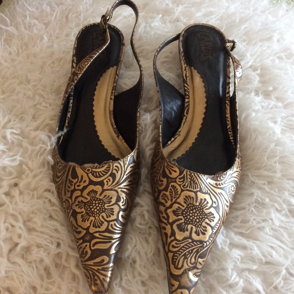 Carlos Santana Sexy Strap Pointed 2 in Slide Heel